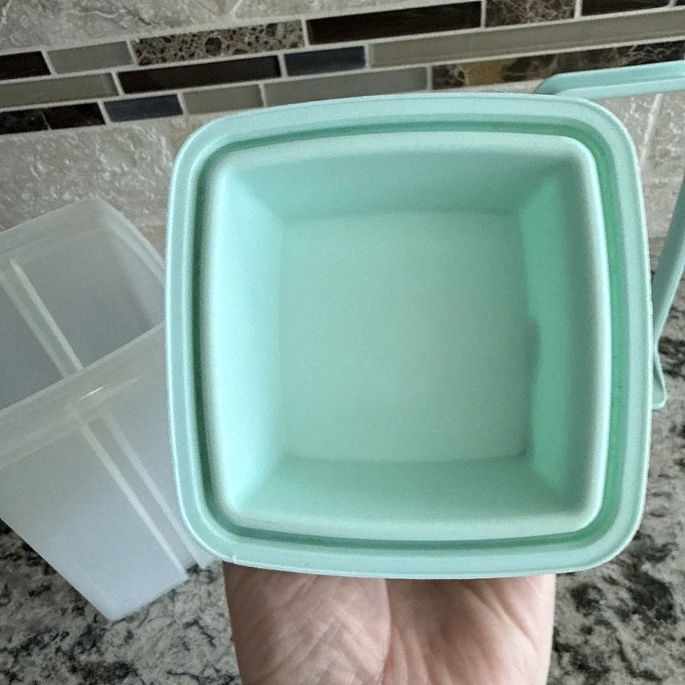 TUPPERWARE Pick A Deli Pickle Sm Keeper Container Mint Seal Lift Drain 4 1/2 Cup